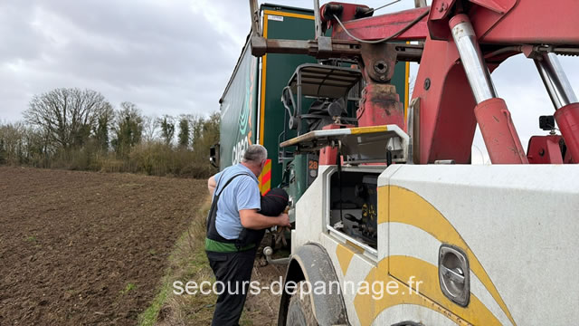 Treuillage et relevage d’un camion poids lourd