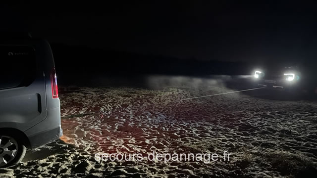 Treuillage d’une voiture immobilisée dans un fossé